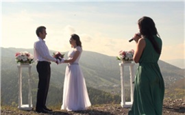 «С моих свадеб еще никто не сбегал»: почему красноярцы сегодня решают жениться не в ЗАГСах 