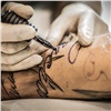 «Денег нет, тату нет»: красноярцу сделали «исчезающую» татуировку