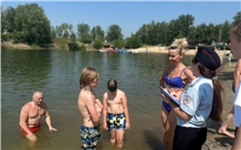 Полиция все выходные разгоняла купающихся в водоемах Татышева (видео)