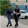 Захотевший на СВО преступник не доехал до воинской части и спрятался в Красноярске 
