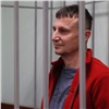 Красноярский депутат Александр Глисков поскользнулся на входе в здание суда и сломал ребро 