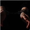 В Шарыпово неадекват ворвался на проходную предприятия и сломал руку женщине (видео)