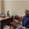 Главврач Минусинской больницы принимал взятки в пачке с гречневой кашей (видео)