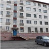 Выпавший из окна в Норильске ребенок умер. Возбуждено уголовное дело