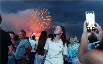 «Одна большая дружная семья»: как тысячи красноярцев отметили День металлурга на острове Татышев