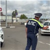 У красноярского аэропорта поймали пять таксистов-нелегалов (видео)