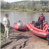 Спасатели поймали на Чулыме неисправную лодку с рыбаком и телом его умершего брата