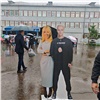 Картонных Екатерину Мизулину и Шамана заметили на школьной линейке в Красноярске