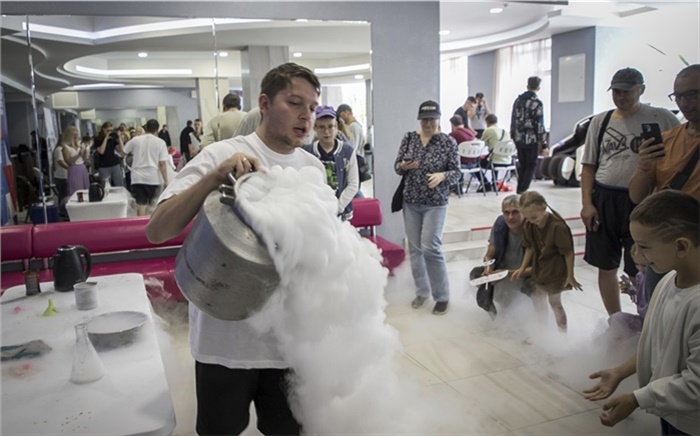 Робопёс, искусство в VR и нескучные опыты: как РУСАЛ ФестивAL#НАУКА вдохновляет школьников на открытия