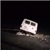 В Красноярском крае экипаж ДПС освободил скорую из снежного плена (видео)
