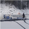 На Красноярском водохранилище спасатели эвакуировали мужчину с замерзшего судна