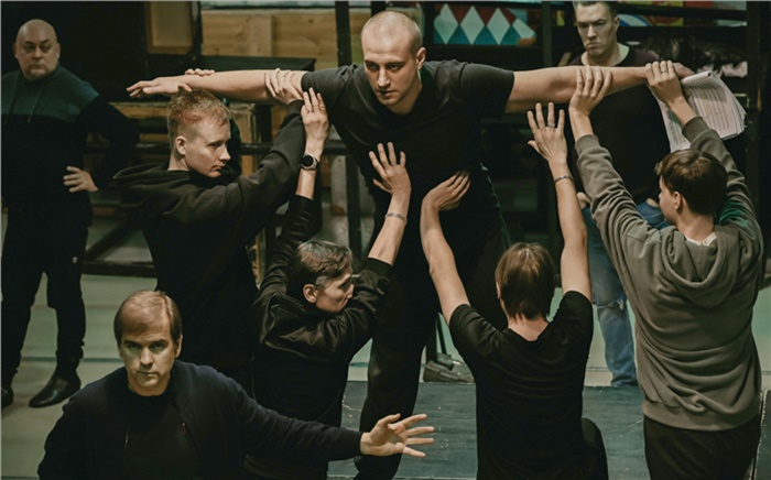 «История шута на новый лад»: как в Красноярске готовятся к премьере оперы «Риголетто» 