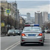Красноярские госавтоинспекторы оперативно доставили в больницу потерявшую сознание женщину (видео)