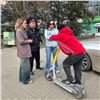 В Красноярске провели первый рейд по соблюдению новых правил для самокатов 