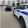 В Красноярске автоледи сбила двух подростков на электросамокате