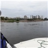 В Красноярске в Енисее ищут 18-летнего парня