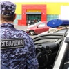 Красноярец попытался сбежать из магазина с неоплаченными гречкой, салом и водкой