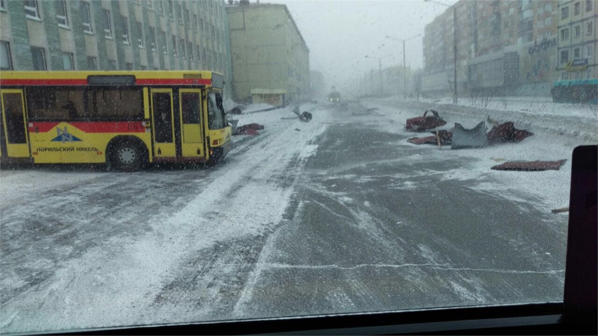 В Норильске упавшей крышей убило женщину / Происшествия Красноярска и  Красноярского края / Newslab.Ru