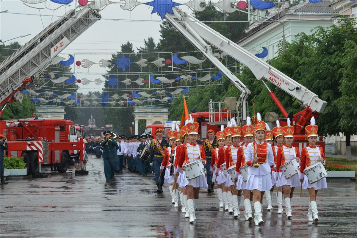 В Железногорске отпраздновали выпуск курсантов академии МЧС / Новости  общества Красноярска и Красноярского края / Newslab.Ru