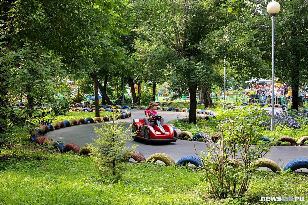 Парк в красноярске фото. Дрокина парк Красноярск. Май парк Красноярск. Парки Красноярска для прогулок. Май парк Красноярск фото.