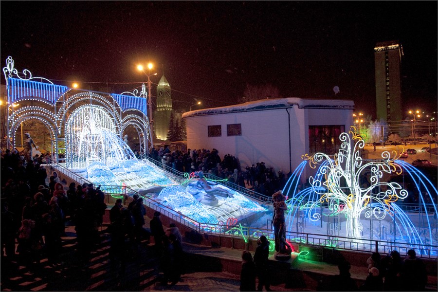 Год рождения города красноярска. Красноярск зимой 2020. Зимний городок Красноярск. Красивые места Красноярска в новый год. Красивые места в Красноярске зимой 2020.