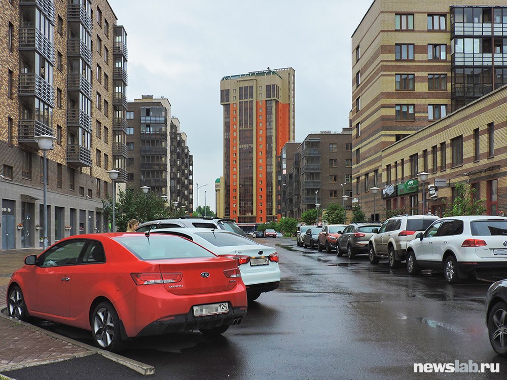 Автомобили на городских улицах фото