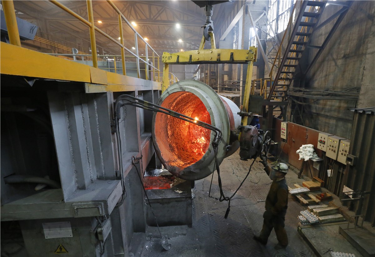 Завод русал красноярск. Металлургический комбинат златоуст 1754 год. Норильск цветная металлургия. Краз русал красноярск. Красноярский алюминиевый завод ("русал красноярск").