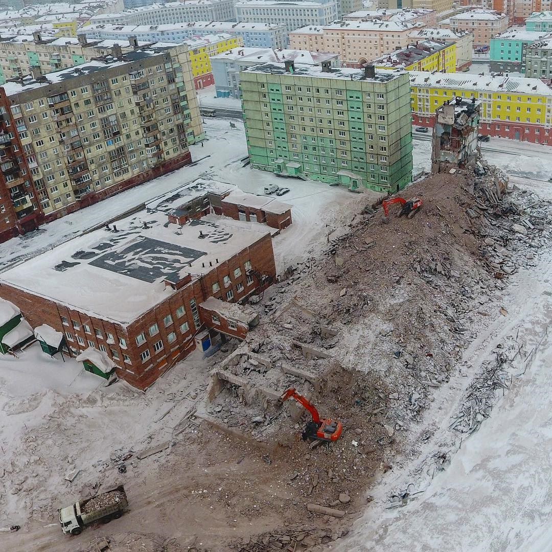 В Норильске на миллион оштрафовали подрядчика сноса здания института  Крайнего Севера / Происшествия Красноярска и Красноярского края / Newslab.Ru