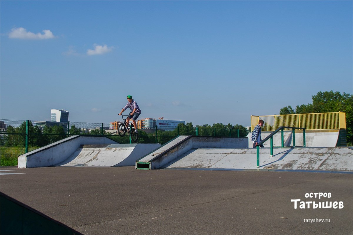 Скейт парк в красноярске. Скейт парк в Красноярске Татышев. Сопка Красноярск скейт парк. Скейт парк в Красноярске на Татышева. Скейт парк на острове Татышева.