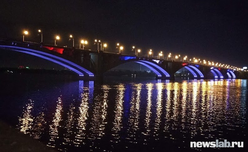 Во сколько включают подсветку мостов