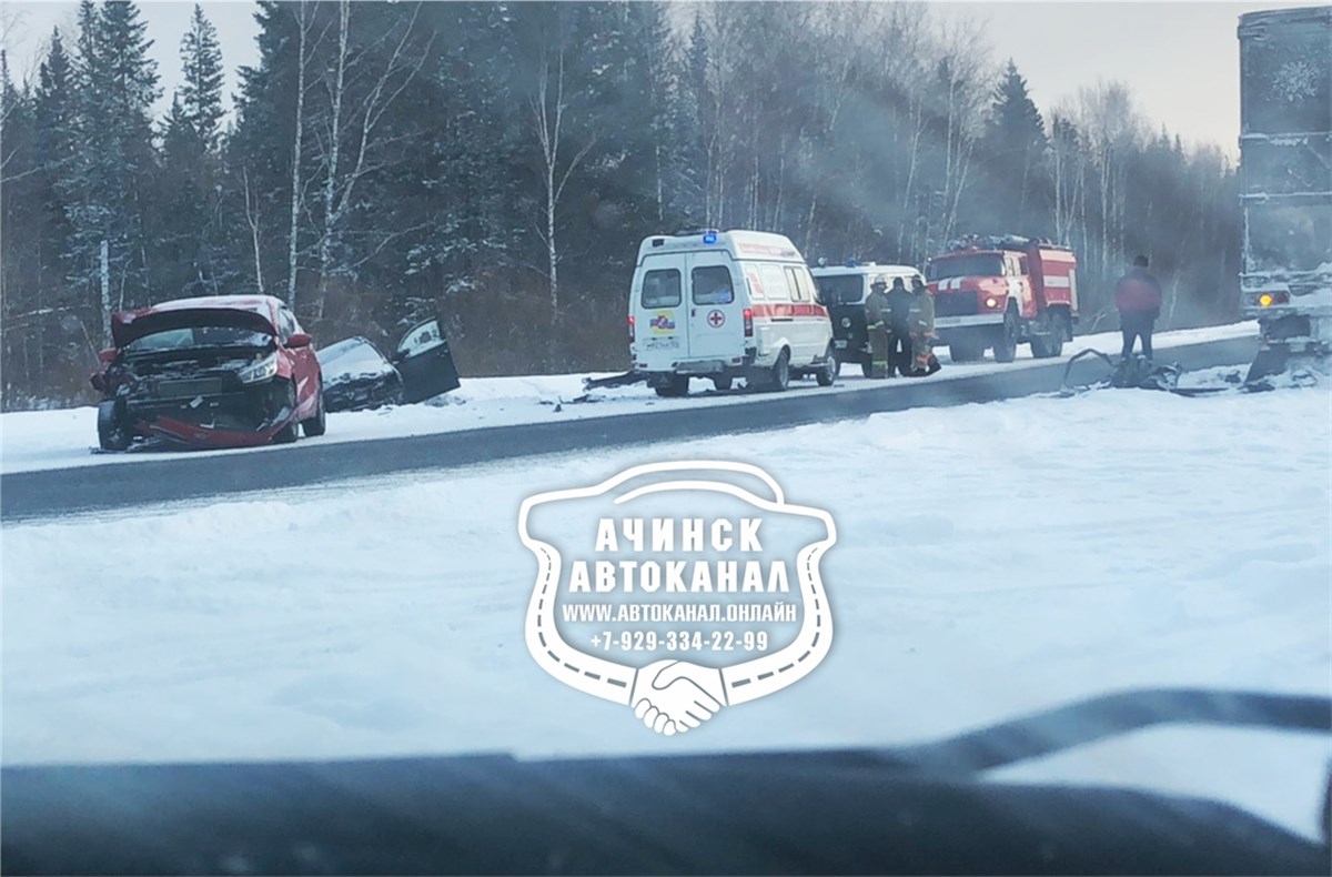 На трассе под Красноярском произошло тройное ДТП. Женщина попала в больницу  (видео) / Происшествия Красноярска и Красноярского края / Newslab.Ru