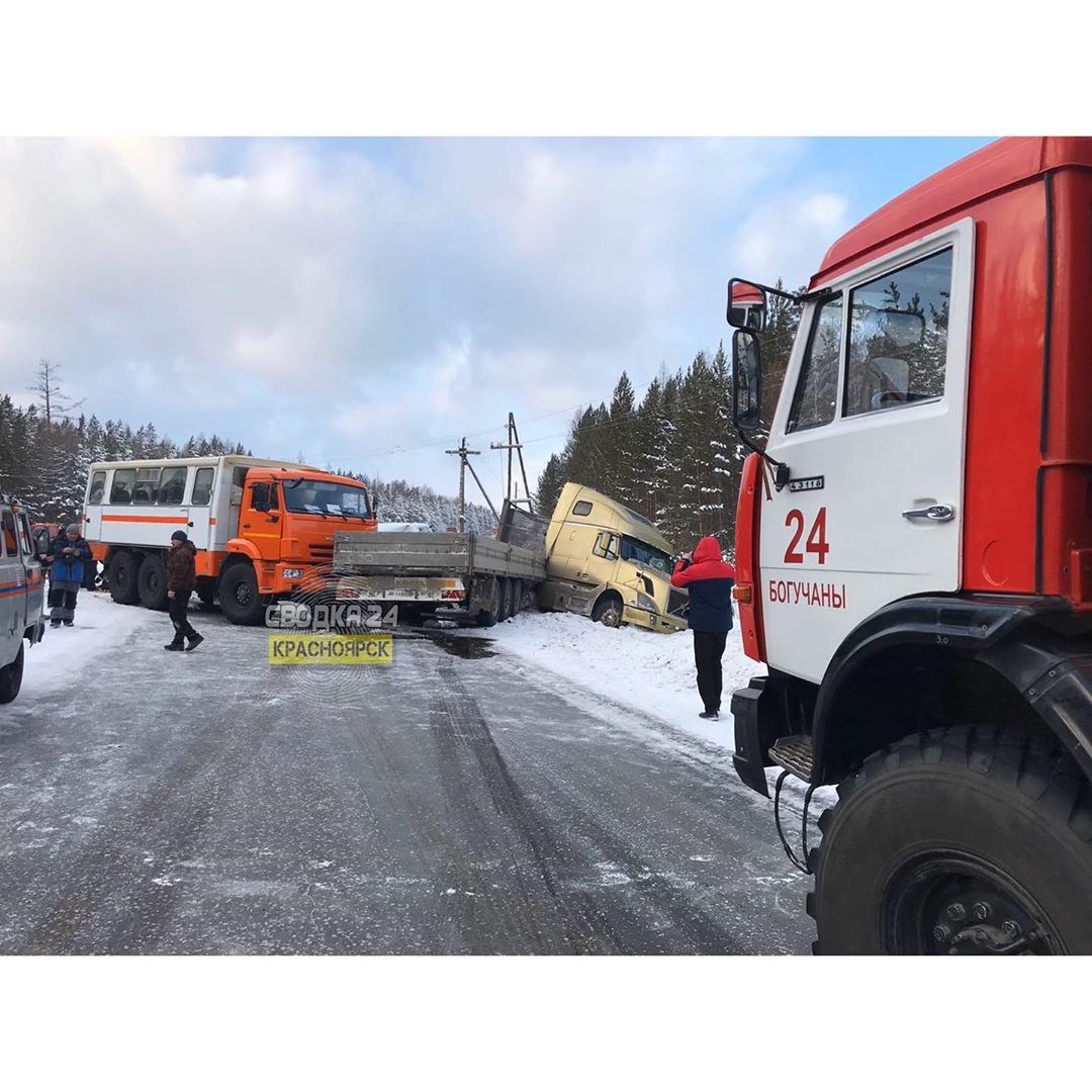 В Красноярском крае 6 человек попали в больницу после жесткого столкновения  ГАЗели с фурой и «вахтовкой» / Происшествия Красноярска и Красноярского  края / Newslab.Ru