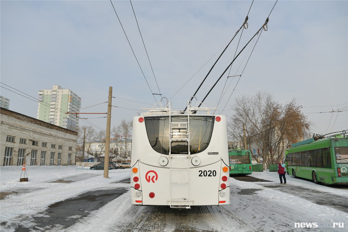 В Красноярске появился первый троллейбус, который может ездить без «рогов».  В нем можно зарядить телефон / Новости общества Красноярска и Красноярского  края / Newslab.Ru