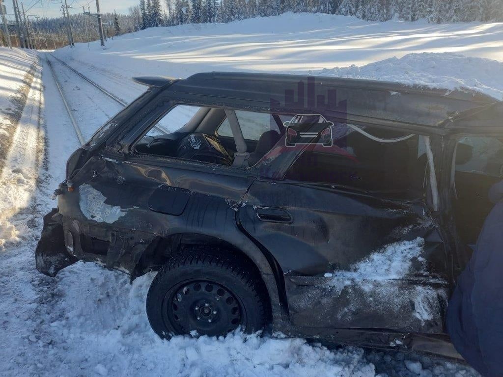 В Курагинском районе водитель Subaru выехал на пути перед поездом и попал в  больницу / Происшествия Красноярска и Красноярского края / Newslab.Ru