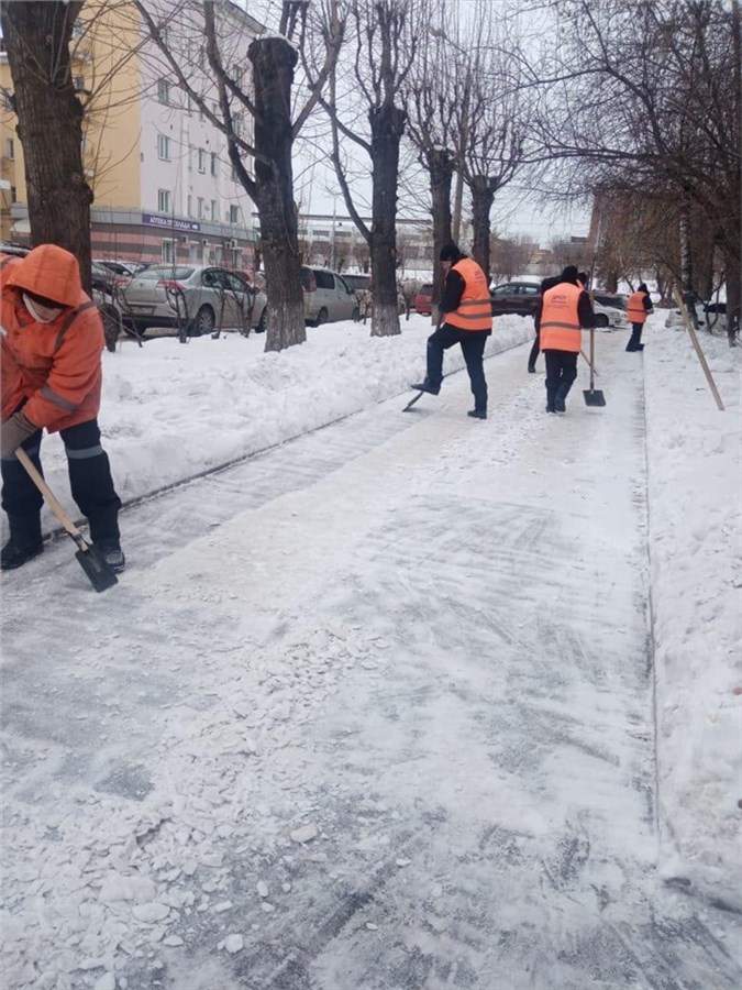 Москва чистят снег. Борьба со снегом. Чистка снега асфальта. От снега до снега (1968).