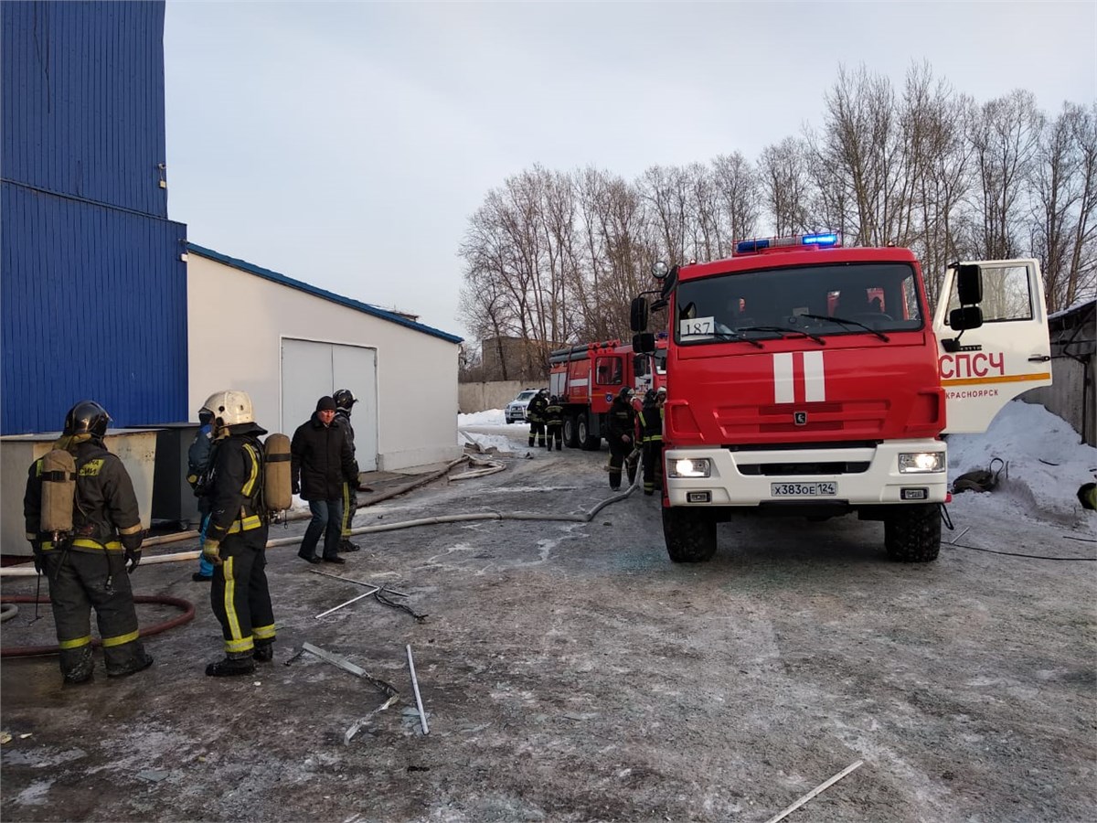 Вынесло стекла, разорвало фасад»: в Красноярске на улице Пограничников  прогремел взрыв (видео) / Происшествия Красноярска и Красноярского края /  Newslab.Ru