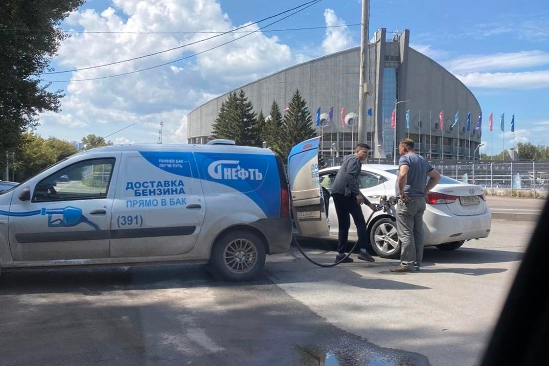 «Дорого и незаконно»: в Красноярске на острове Отдыха поймали «мобильную  АЗС» / Происшествия Красноярска и Красноярского края / Newslab.Ru