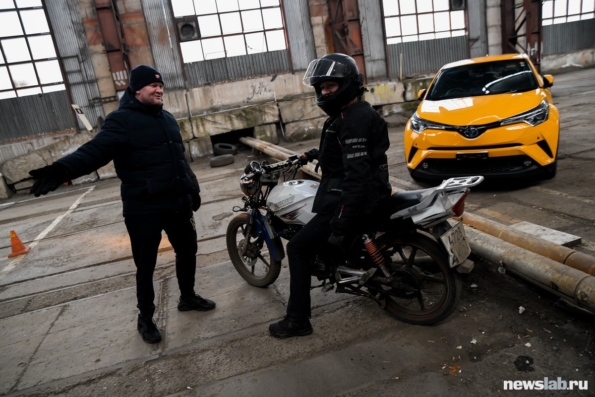 Желающих получить права на мотоцикл красноярцев приглашают на крытый зимний  автодром / Новости общества Красноярска и Красноярского края / Newslab.Ru