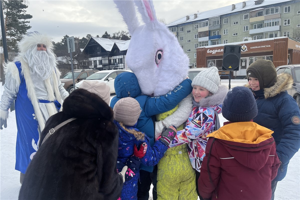 Ледовый городок, световой туннель и фотозоны: в Красноярске и Дивногорске  открылись новые новогодние локации / Новости общества Красноярска и  Красноярского края / Newslab.Ru