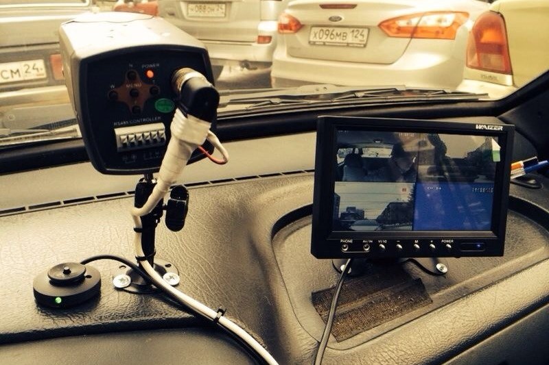 Регистраторы гибдд. Видеонаблюдение в машине. Камера видеонаблюдения в машину. Видеонаблюдение в салоне автомобиля. Видеокамера в салон автомобиля.