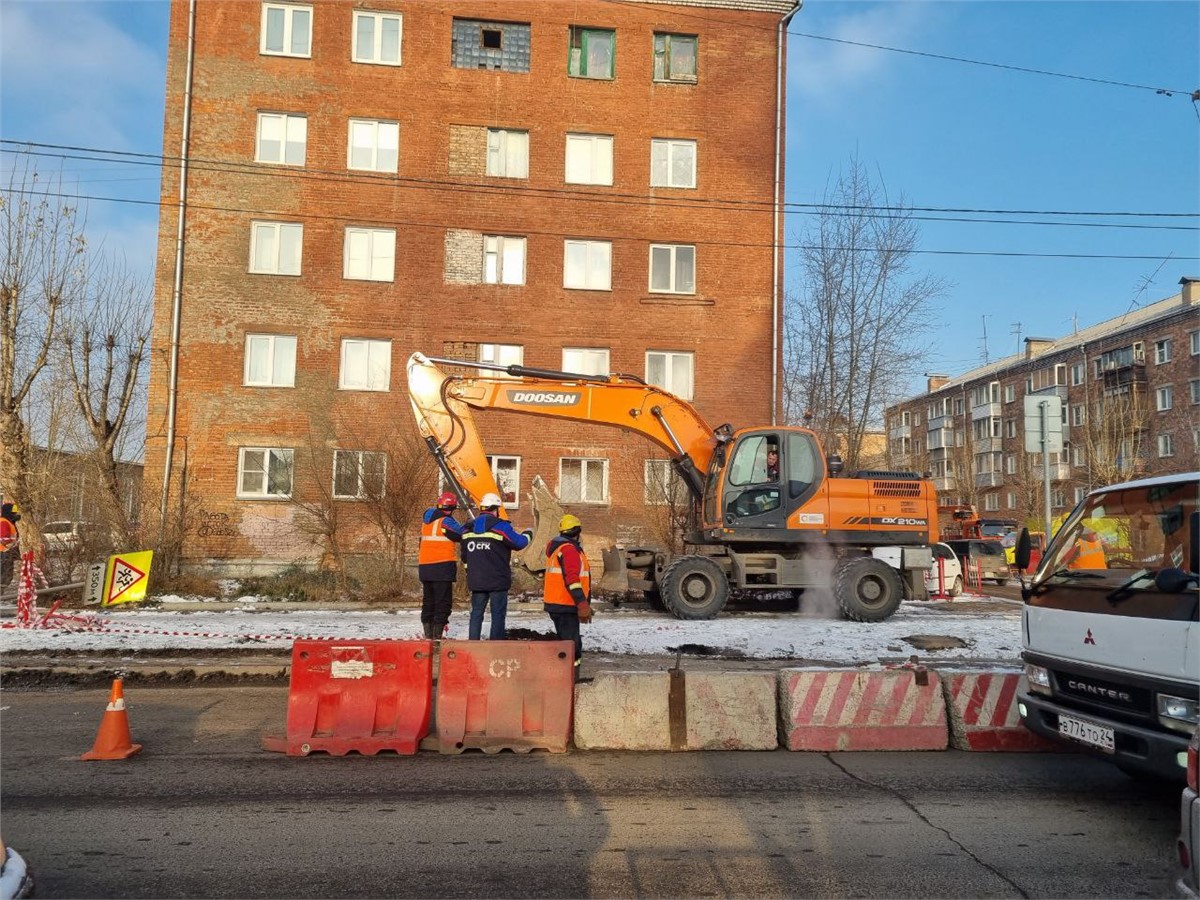 В Красноярске 135 домов остались без отопления из-за коммунальной аварии на  Вавилова / Происшествия Красноярска и Красноярского края / Newslab.Ru