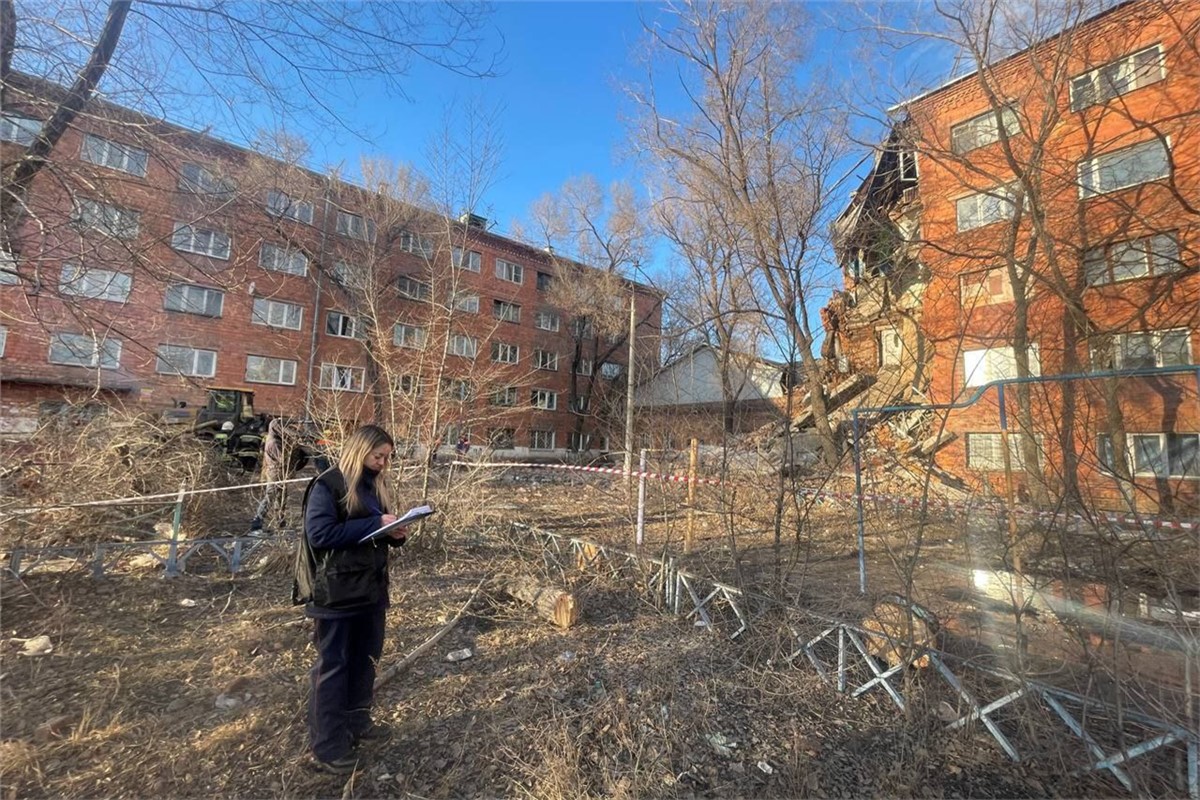 В Хакасии обрушилась часть стены жилого общежития (видео) / Происшествия  Красноярска и Красноярского края / Newslab.Ru