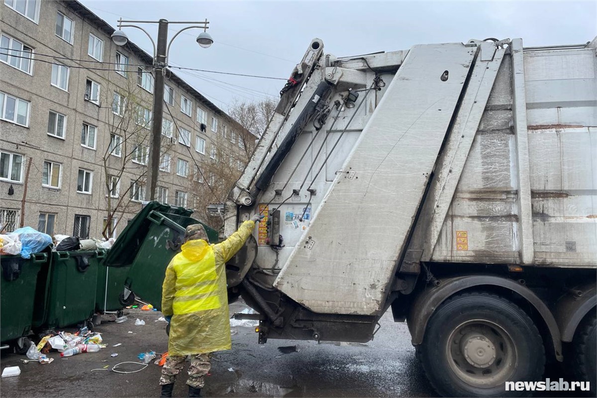 В Красноярске усилен контроль за вывозом мусора с проблемных площадок /  Новости общества Красноярска и Красноярского края / Newslab.Ru