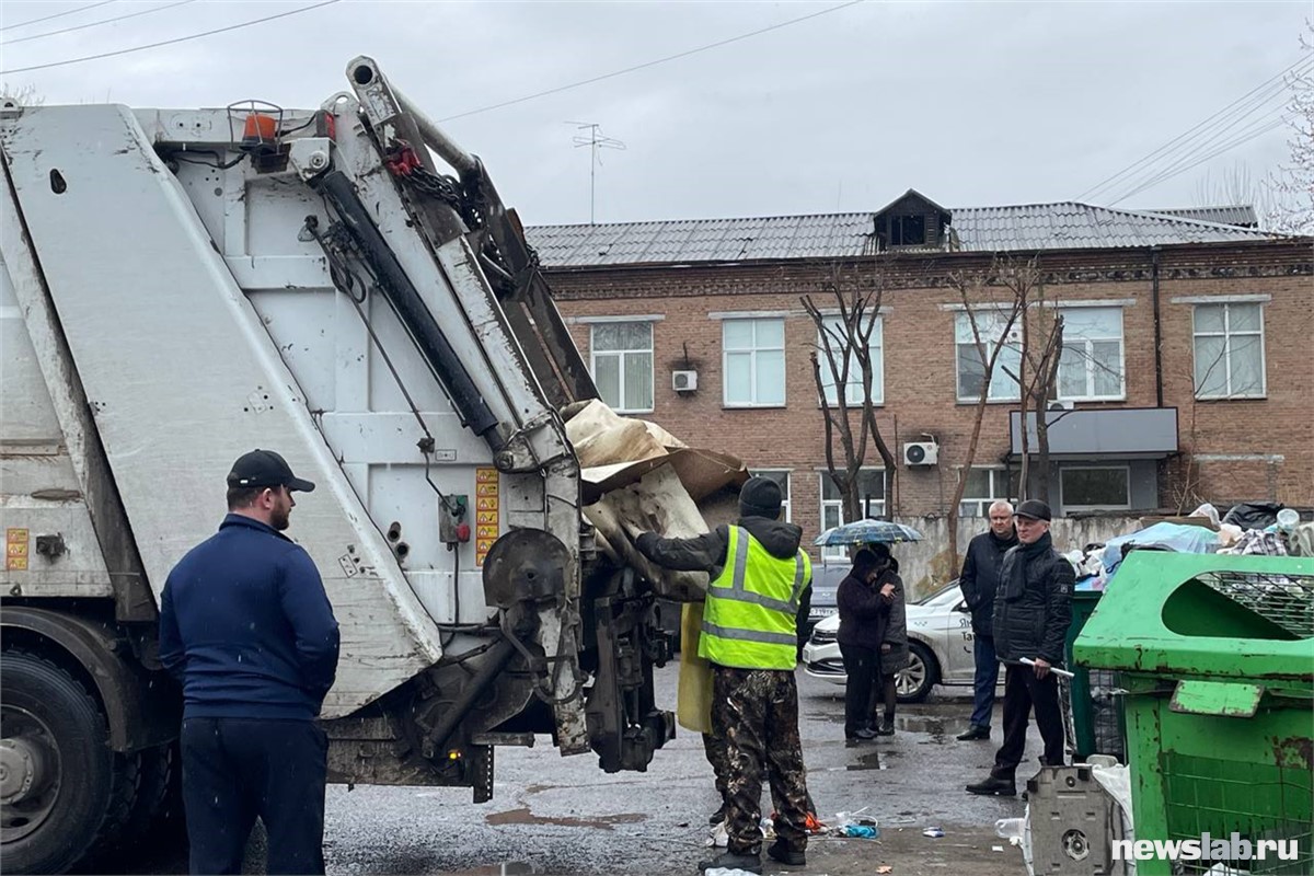 В Красноярске усилен контроль за вывозом мусора с проблемных площадок /  Новости общества Красноярска и Красноярского края / Newslab.Ru