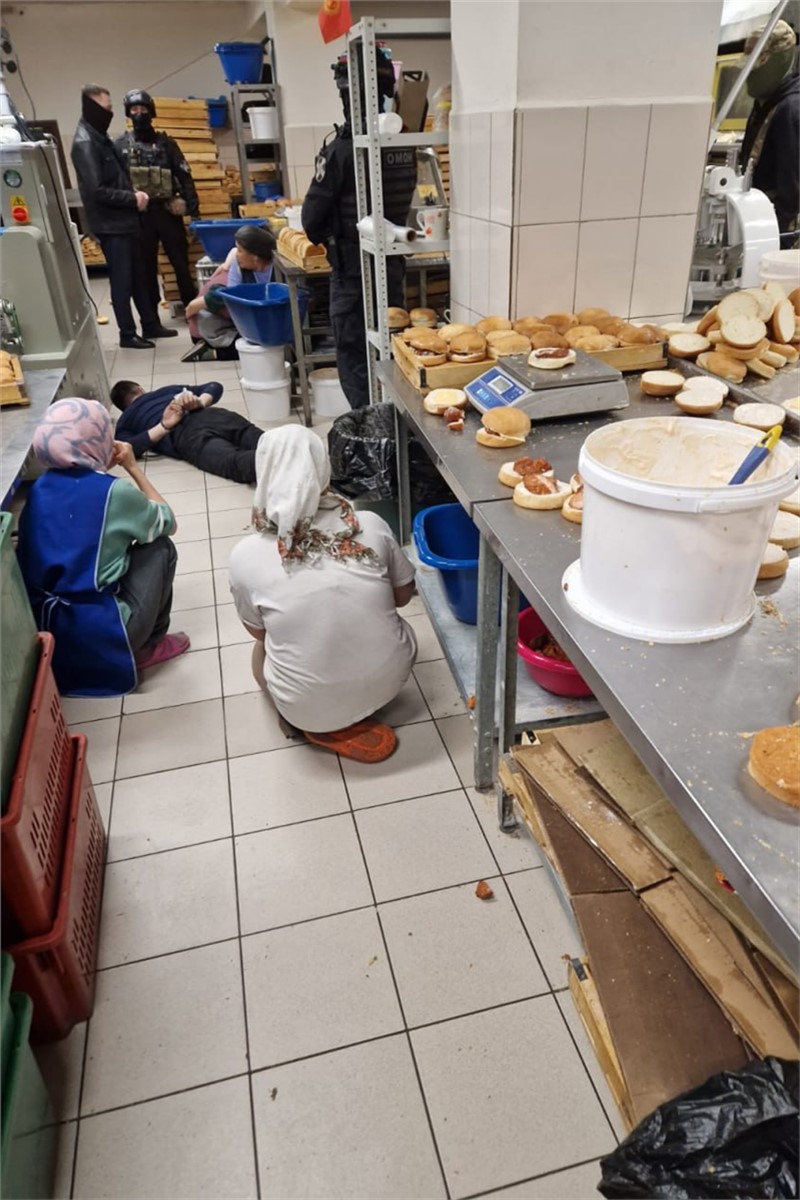 Еще трех мигрантов выдворят из страны после рейда на хлебзаводе в ...