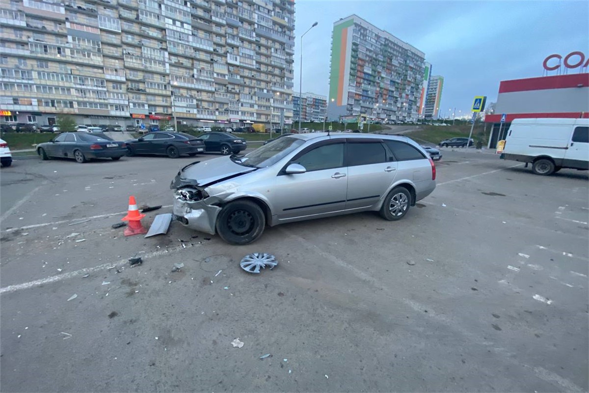 В Солнечном пьяный подросток тайком взял иномарку у родителей и разбил 10  автомобилей (видео) / Происшествия Красноярска и Красноярского края /  Newslab.Ru