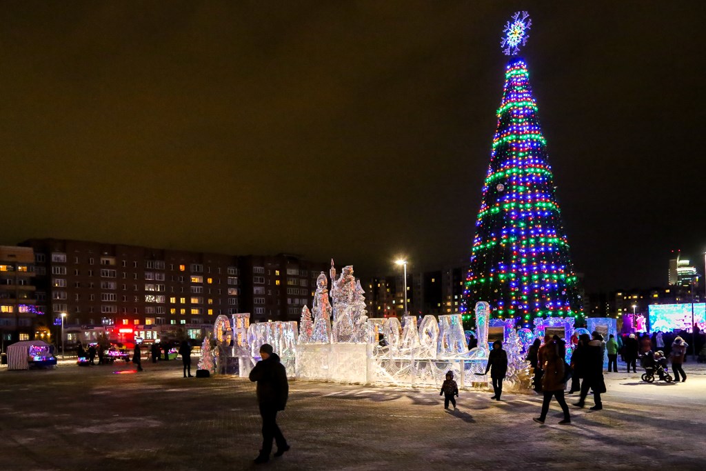 
        В парке 400-летия Красноярска впервые открылся ледовый городок и елка / Новости общества Красноярска и Красноярского края
        / Newslab.Ru